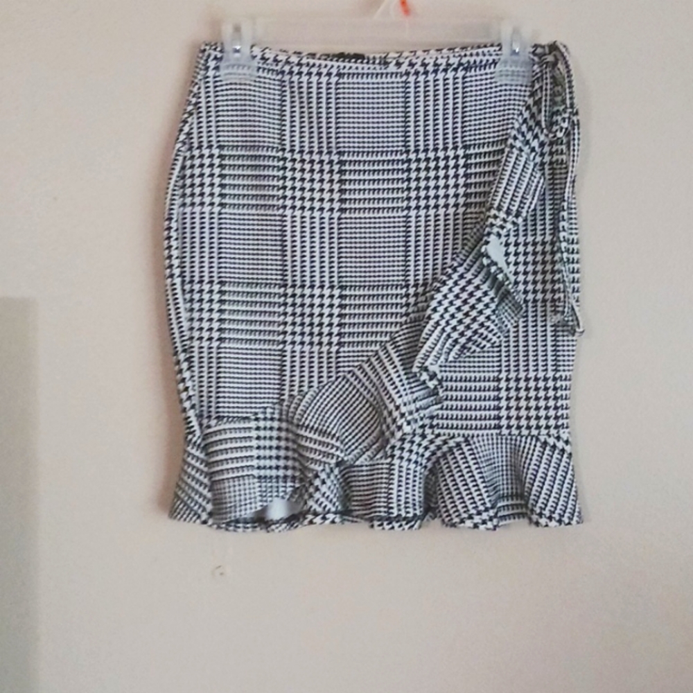 Black n white wrap skirt